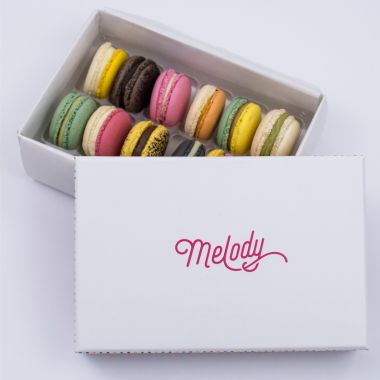 Zestaw 12 makaroników w eleganckim opakowaniu