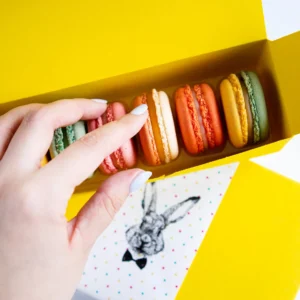 6 makaronikow w pudelku wielkanocnym