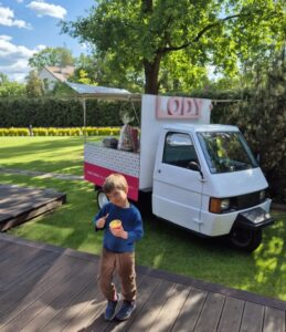 Lody na pikniku firmowym dla dzieci