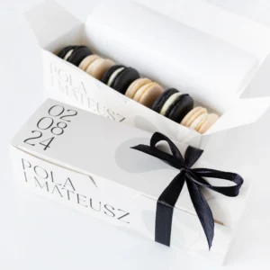 6 makaronikow z nadrukiem na pudelku