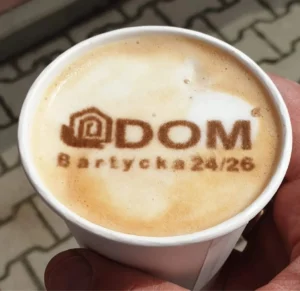 nadrukowane logo klienta na piance od kawy