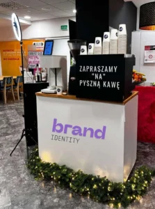 stoisko z kawą na eventcie klient
